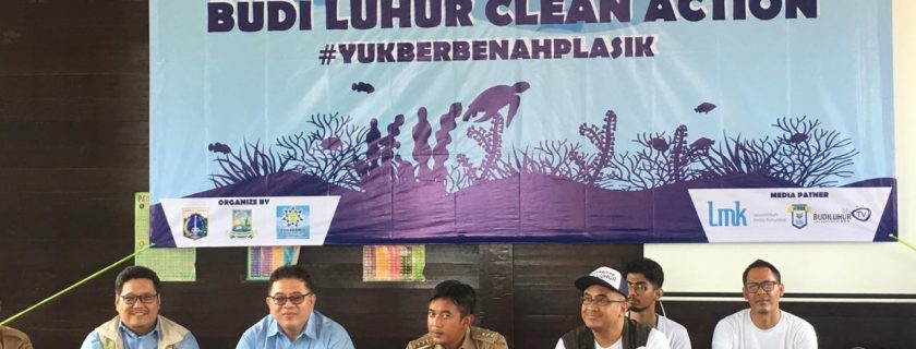 Universitas Budi Luhur menggelar aksi Budi Luhur Clean Action #YukBerbenahPlastik