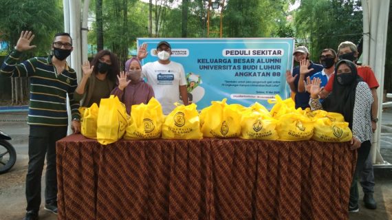 Universitas Budi Luhur Bersama Alumni Bagikan Sembako Ramadan Untuk Para Pahlawan Keluarga